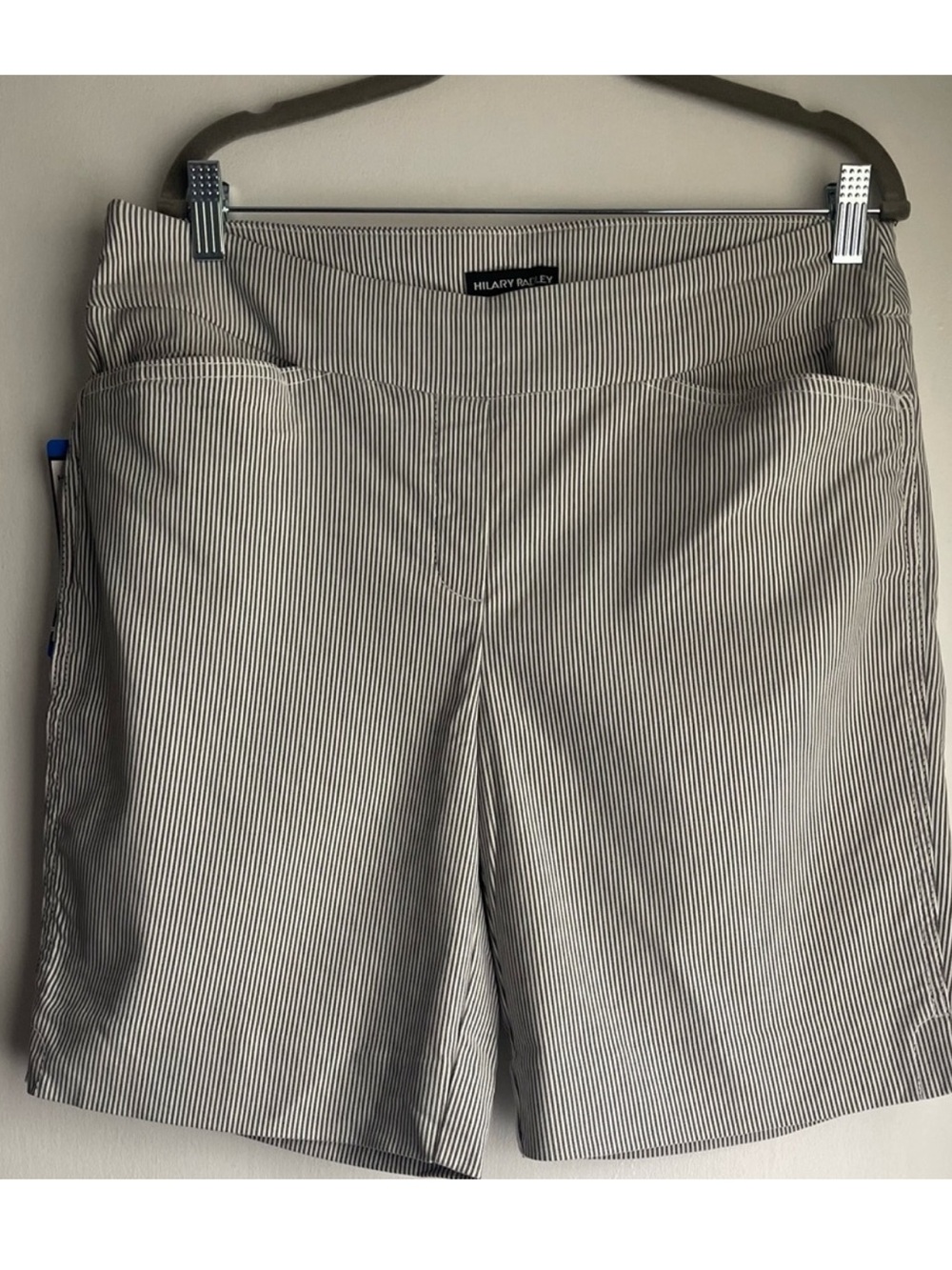*NWT* Hilary Radley Gray and White Pinstripe Women’s Shorts - Picture 6 of 6